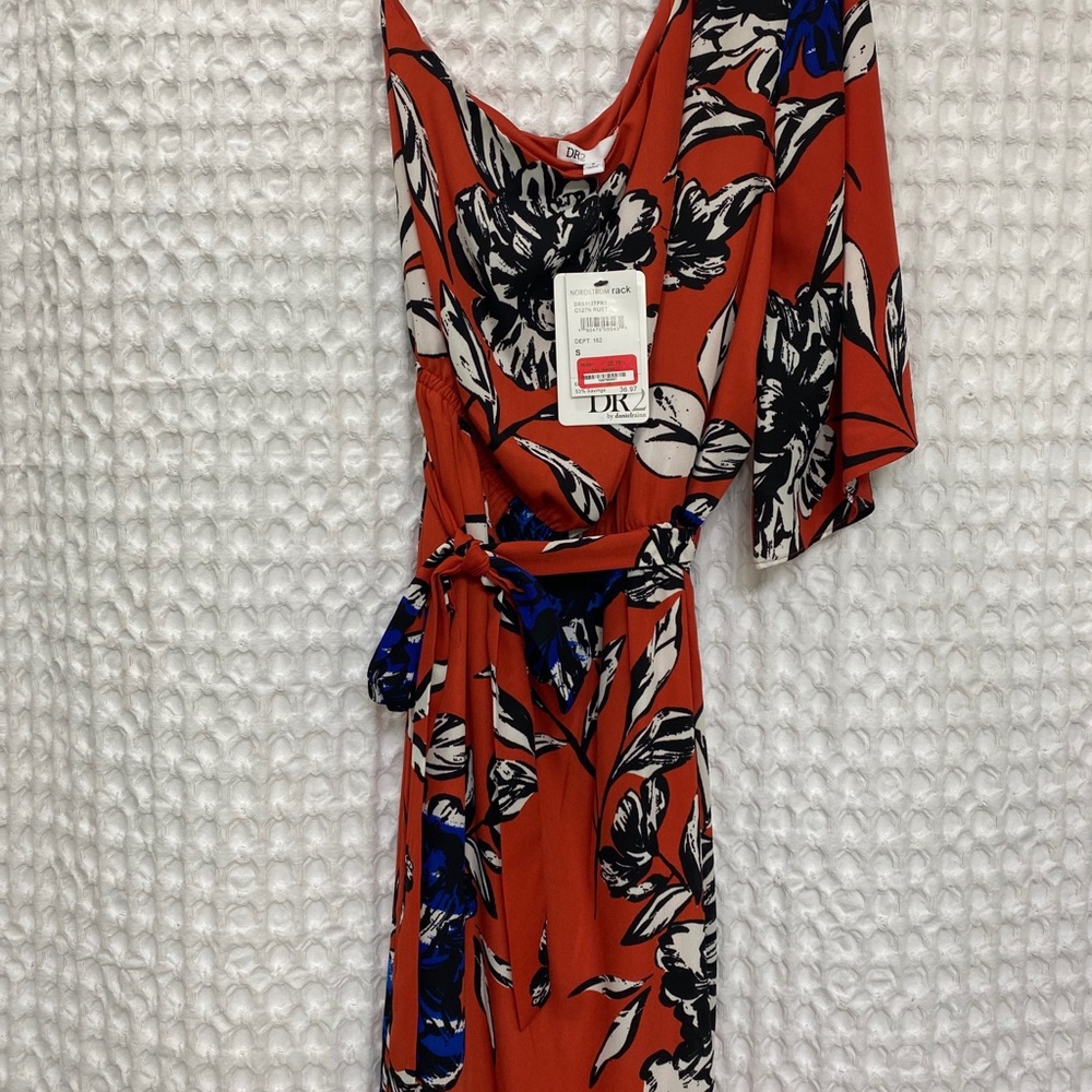 One shoulder dress